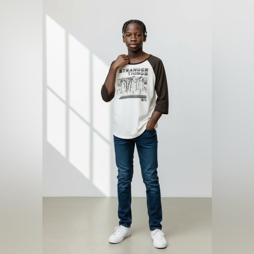 Stranger Things ’84 Raglan Baseball Tee Well Worn Vintage Feel Size M